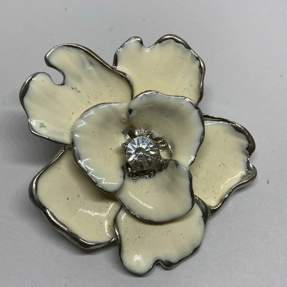 Vintage Enamel Flower Brooch​ - Picture 6 of 7